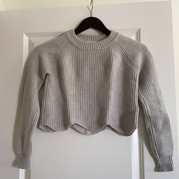 Scalloped edge cropped sweater - Picture 1 of 1